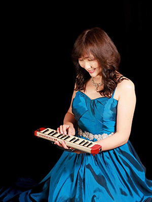 ピアノ： 神原恵理子